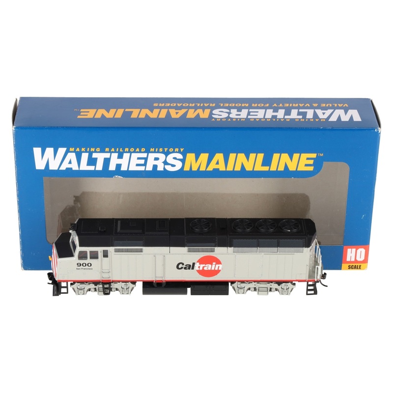 Walthers 910-19457 HO Caltrain EMD F40PH Diesel Locomotive Sound & DCC #900  LN/Box