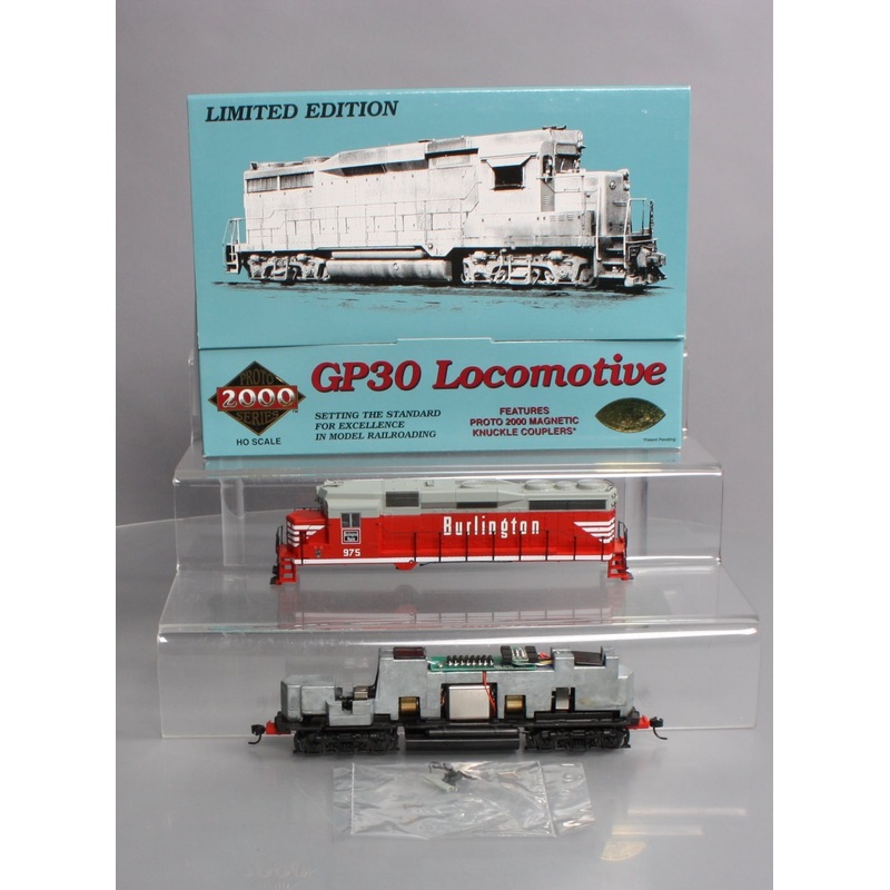 Proto 2000 23112 HO Scale CB&Q Phase 2 GP30 Diesel Locomotive #975 NIB