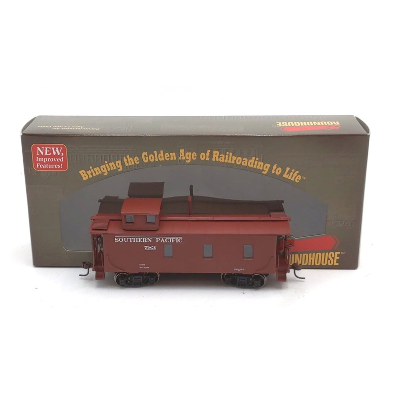 Roundhouse 84390 HO Scale Southern Pacific 30′ 3-Window Caboose #783 NIB