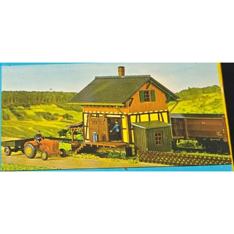 Atlas 730 HO Scale Flag Stop Station Plastic Building Kit