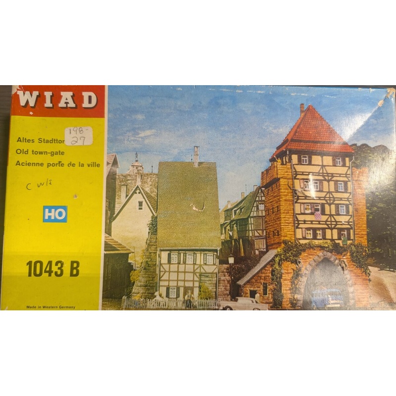 Wiad 1043B HO Old Town-Gate Plastic Building Kit