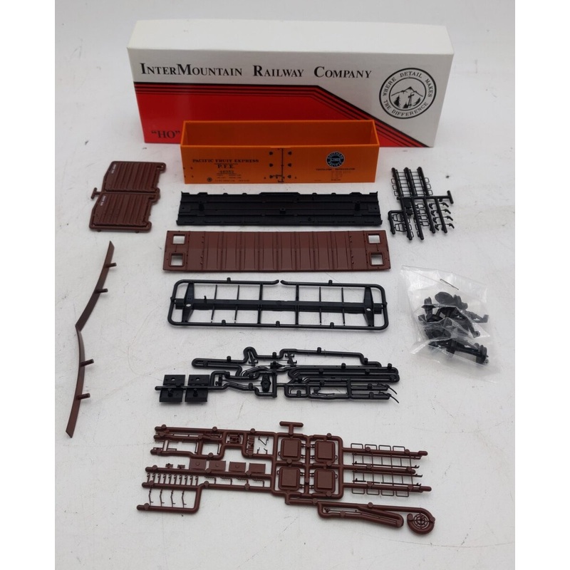 InterMountain HO 40509-04 PFE Steel Side Ice Bunker Overland Herald Kit #46352 EX/Box