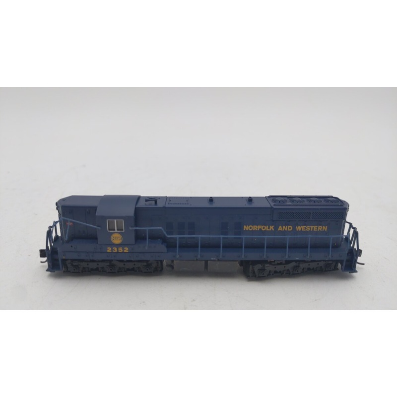 Life Like 7783 N Scale Norfolk And Western SD-7 Diesel Locomotive #2352 EX