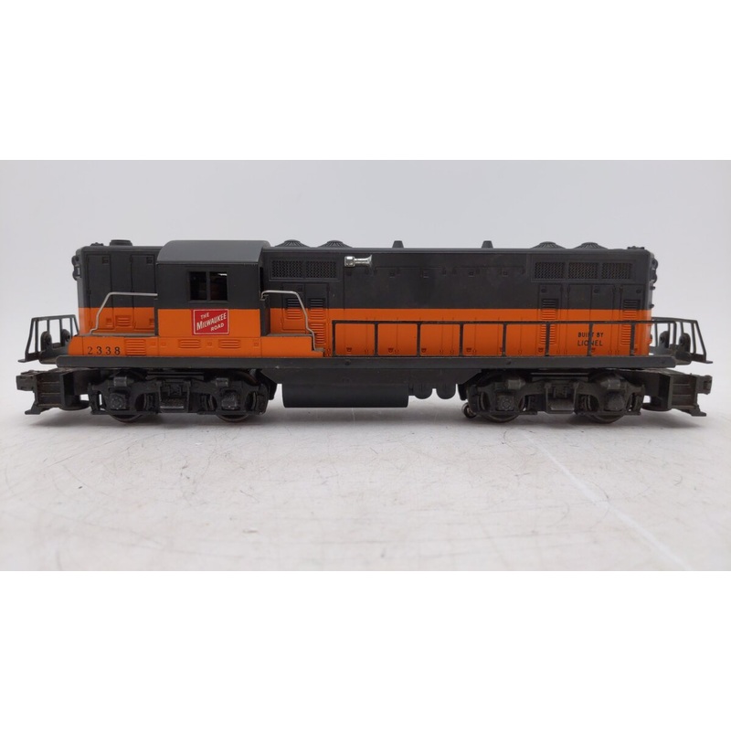 Lionel 2338 Vintage O Milwaukee Powered GP-7 Diesel Locomotive – Solid Stripe VG
