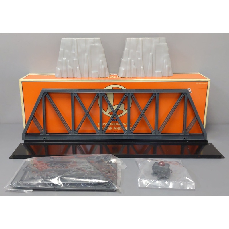 Lionel 6-12772 O Gauge Truss Bridge with Flasher and Piers LN/Box