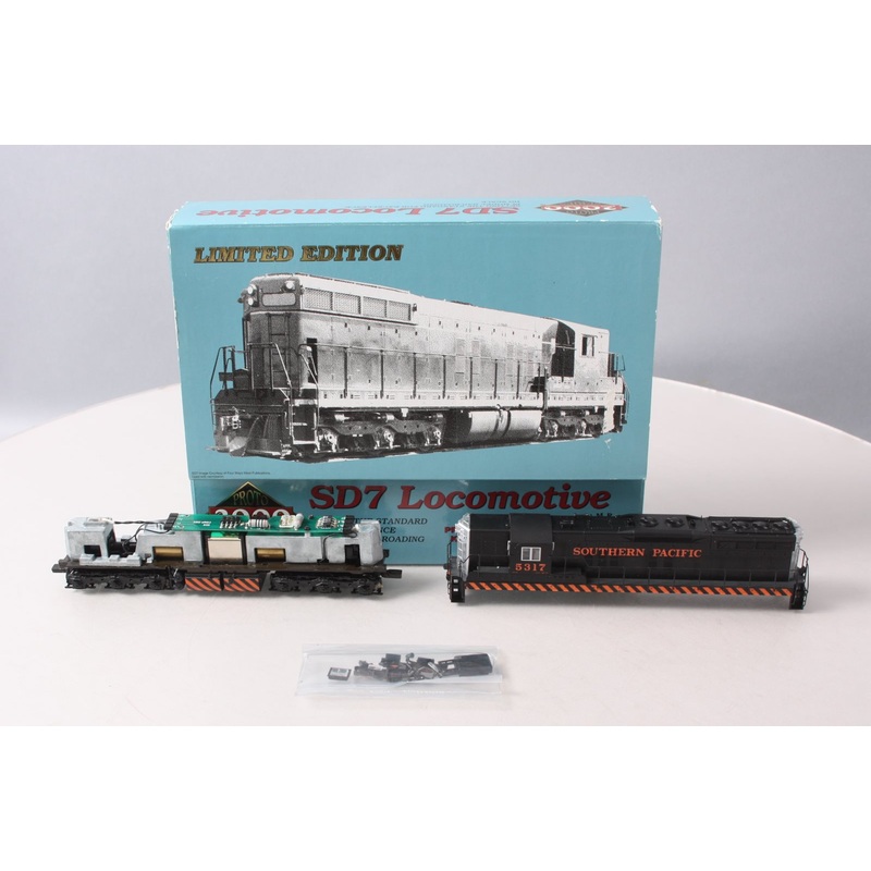 Proto 2000 30146 HO Scale Southern Pacific EMD SD7 Diesel Locomotive #5317 NIB