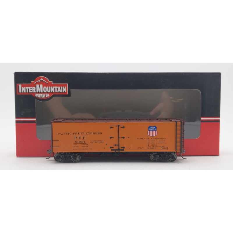 InterMountain 47401-28 HO Scale Pacific Fruit Express Refrigerator Car #61954 EX/Box