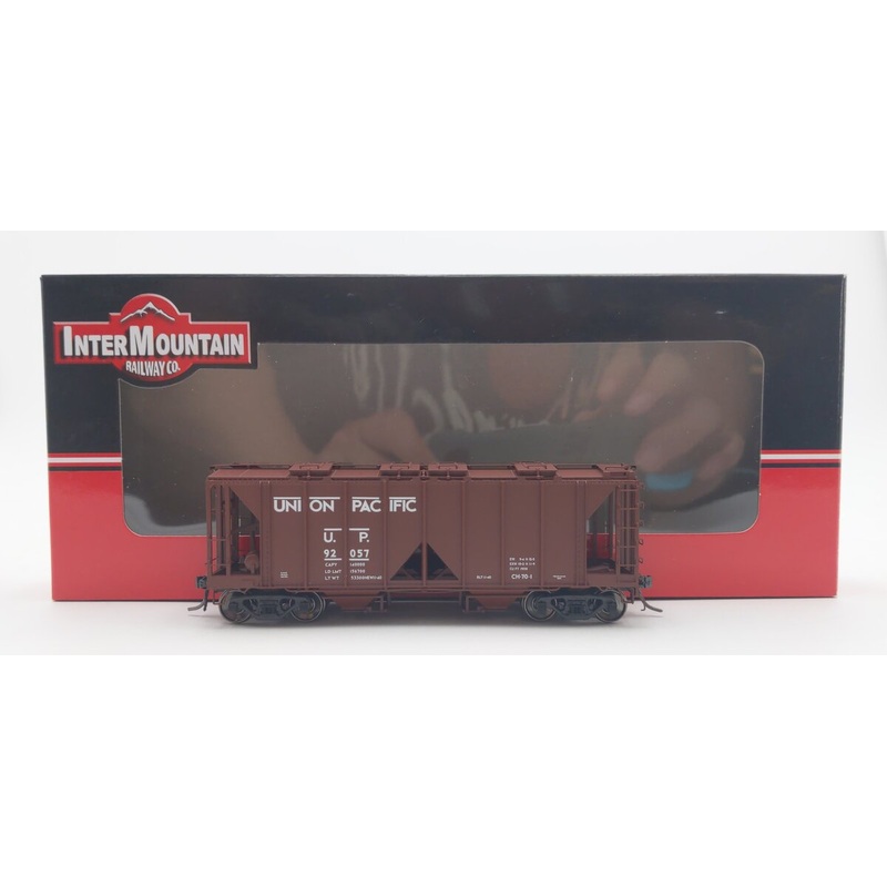InterMountain 48606-16 HO Scale Union Pacific 2-Bay Covered Hopper Car #92057 EX/Box