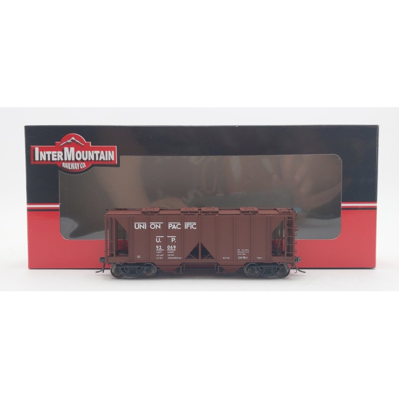 InterMountain 48606-17 HO Scale Union Pacific 2-Bay Covered Hopper Car #92069 EX/Box