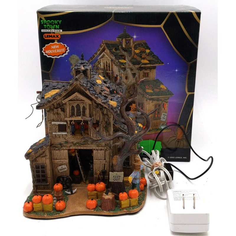 Lemax 55222 Spooky Town Collection Creepy Barn Lighted Building VG/Box