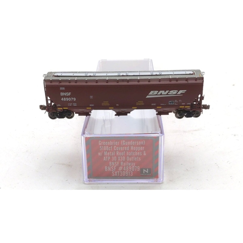 Scale Trains SXT30913 N Burlington Northern Santa Fe Covered Hopper #489079 NIB
