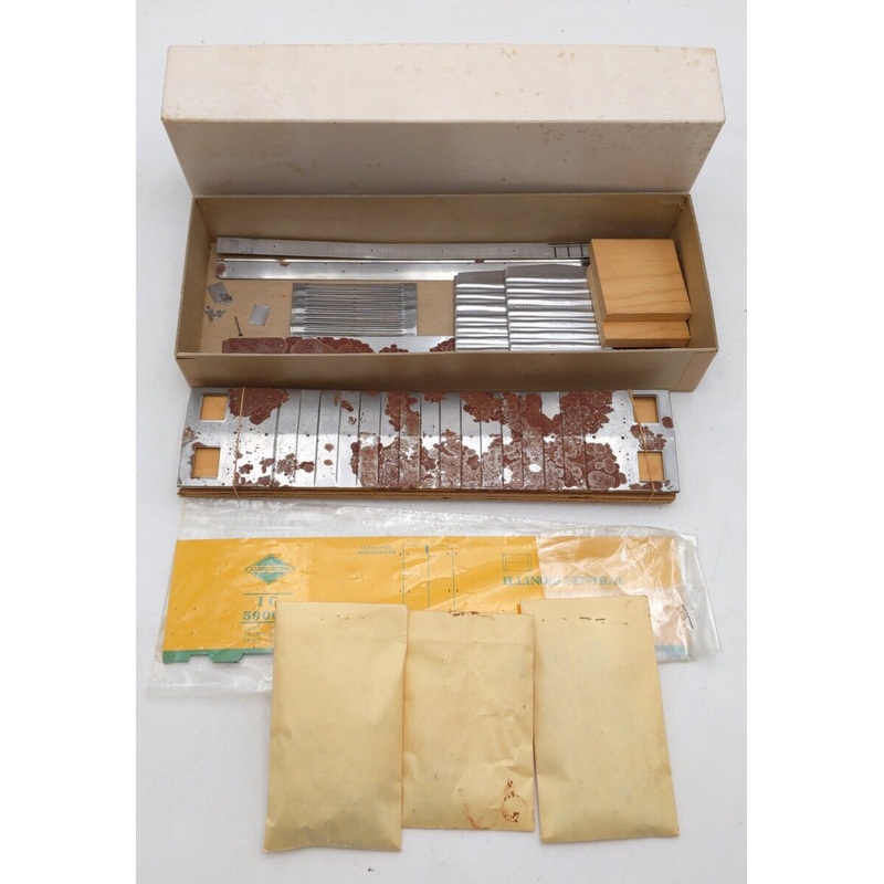 Athearn 0106-10.95 O Gauge Illinois Central Reefer Kit VG/Box