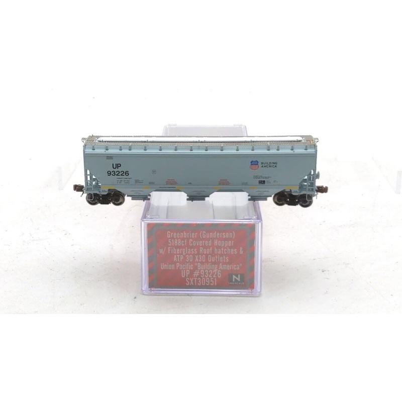 Scale Trains SXT30951 N Scale Union Pacific 5188 Cu. Ft. Covered Hopper #93226 NIB