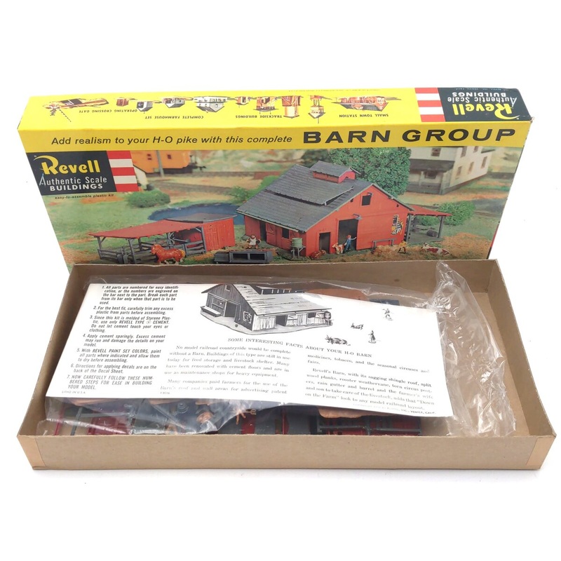 Revell T-9015 HO Barn Group Building Kit LN/Box