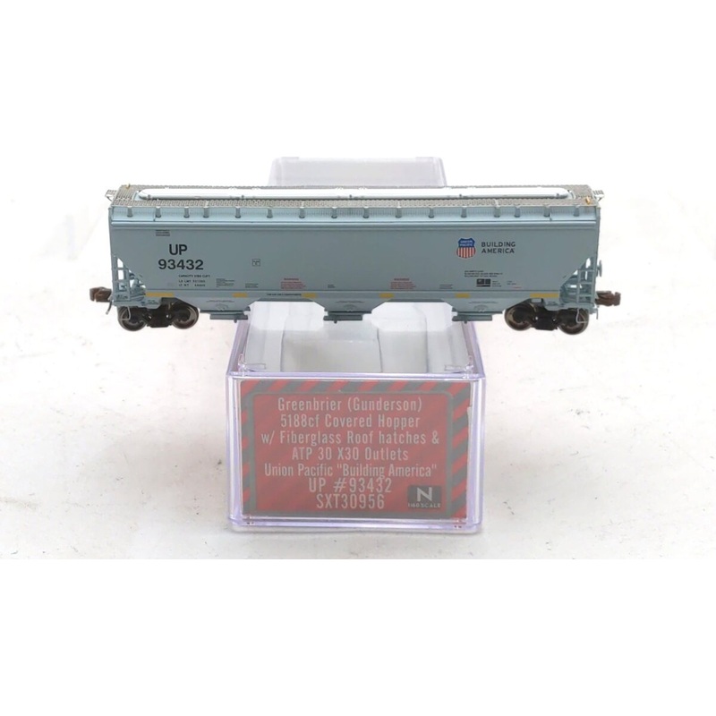 Scale Trains SXT30956 N Scale Union Pacific 5188 Cu. Ft. Covered Hopper #93432 NIB