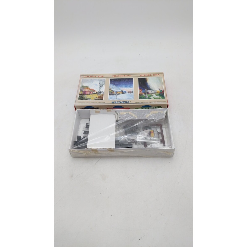 Walthers 932-4367 HO Scale Wisconsin Central Bay Window Caboose Kit MT/Box