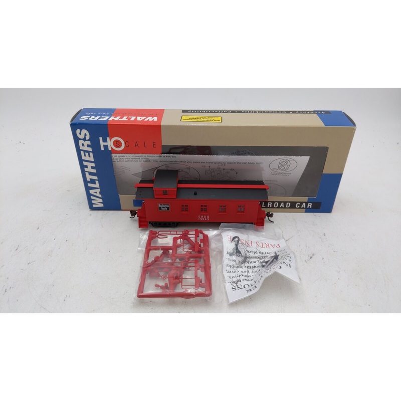 Walthers 932-7568 HO CB&Q  30′ 4-Window Caboose #13943 EX/Box