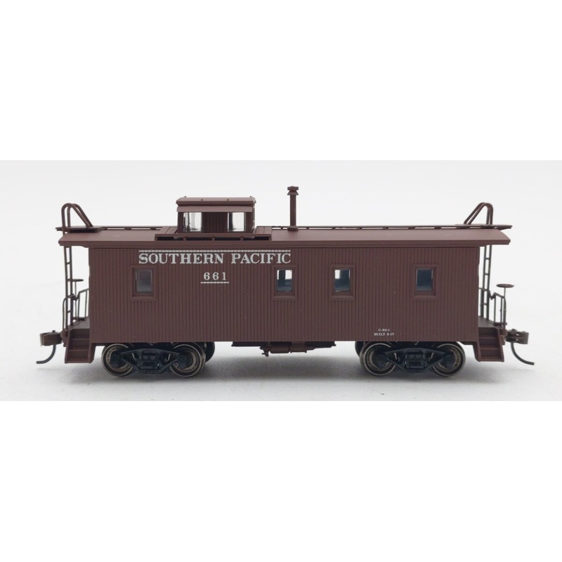 Walthers 932-7602 HO Scale Southern Pacific C-30-1 Wood Caboose #661 EX