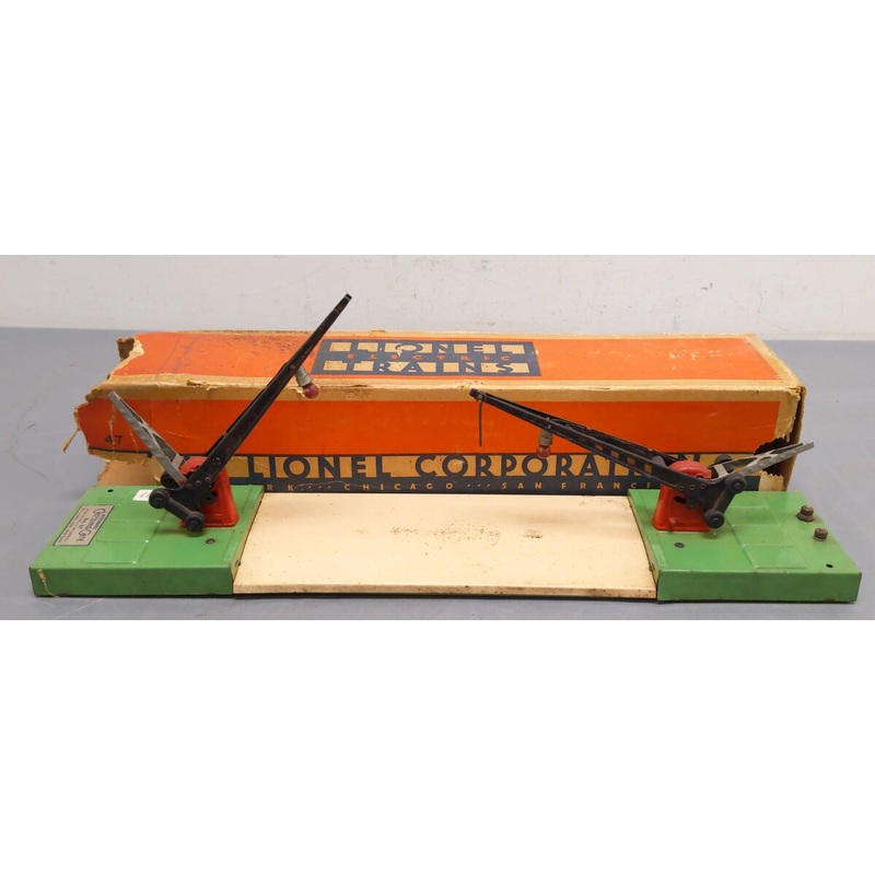 Lionel 47 Vintage O Prewar Double Crossing Gate/Box