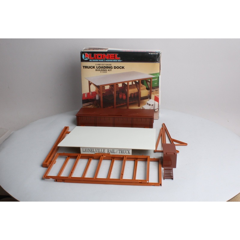 Lionel 6-12884 O/O27 Truck Loading Dock Building Kit NIB