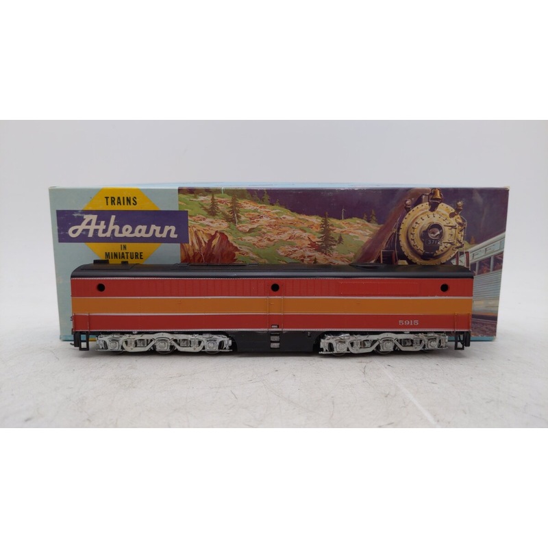 Athearn 3346 HO Scale Southern Pacific Daylight Powered Diesel B Unit #5916 EX/Box