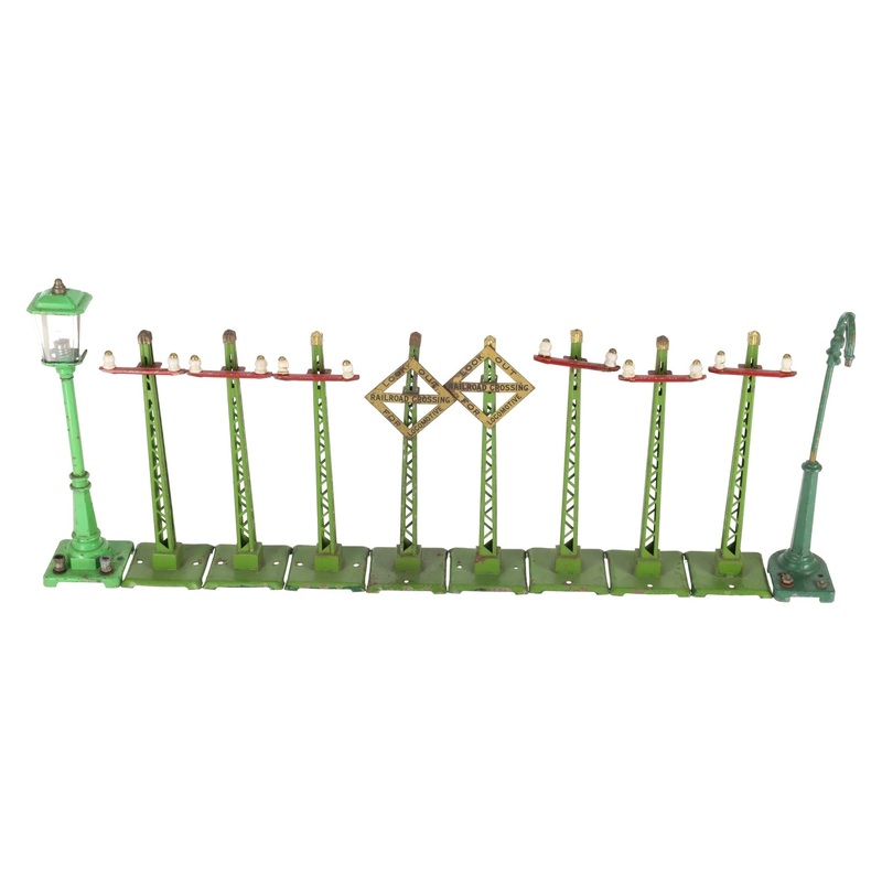 Lionel Vintage O Gauge Assorted Accessories: 068, 59, 071, 56 [10]