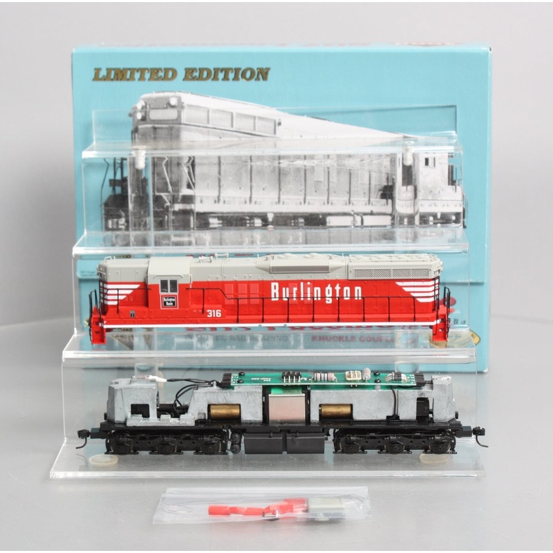 Proto 2000 30142 HO Scale CB&Q SD7 Diesel Locomotive #316 NIB
