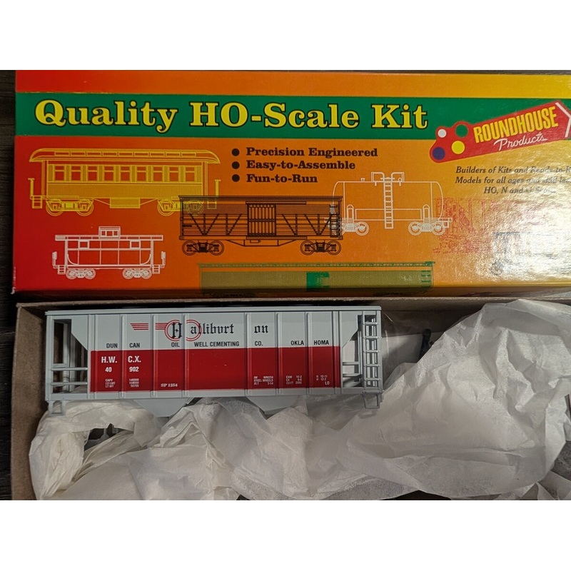Roundhouse 01437 HO Scale Halliburton 34′ 2-Bay Covered Hopper #40902 Kit