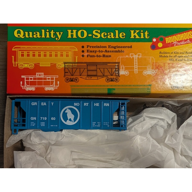 Roundhouse 01441 HO Scale Great Northern 34′ 2-Bay Covered Hopper Car #71960 Kit