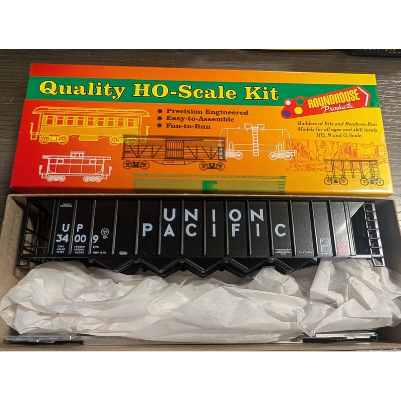 Roundhouse 01725 HO Scale Union Pacific 54′ 5-Bay Rapid Disch. Hopper # 34009Kit