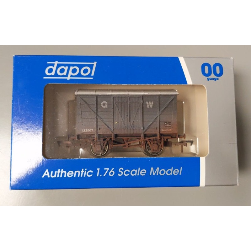 Dapol 4F-012-004 OO Gauge Weathered Great Western Railway Boxcar #123507 LN/Box