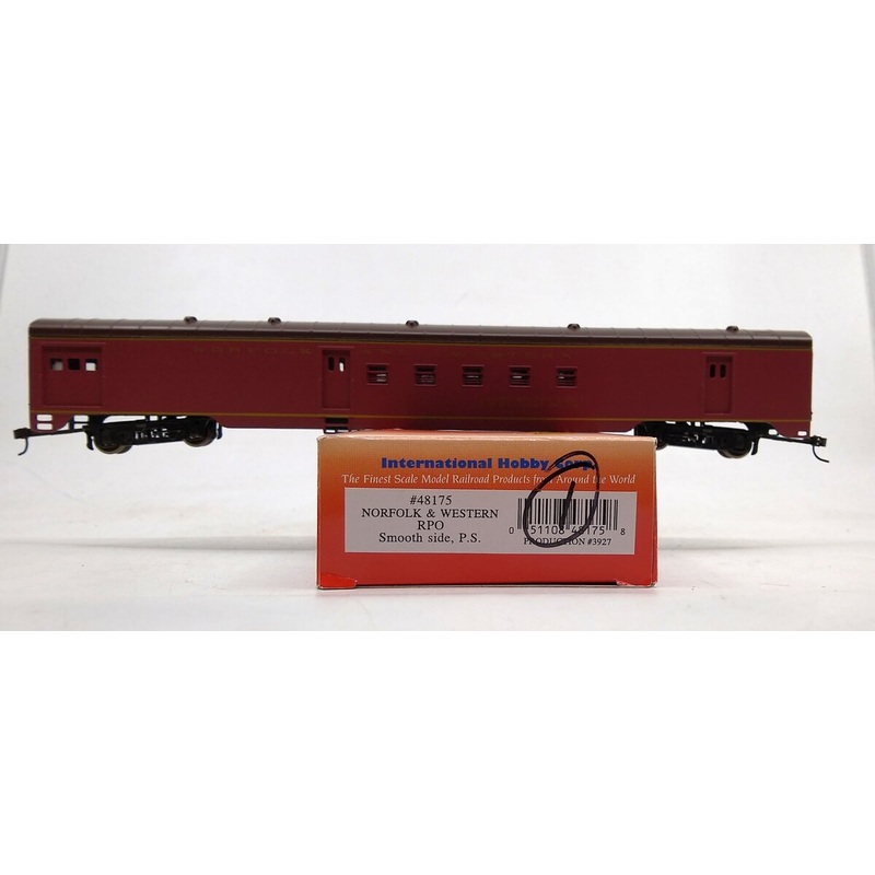 IHC 48175 HO Scale Norfolk & Western Smooth Side RPO Car #113 LN/Box