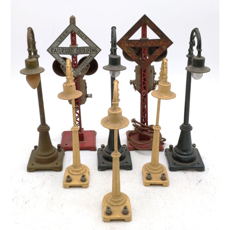 Lionel O Vintage Assorted Signs, Signals, & Lightposts [8] VG