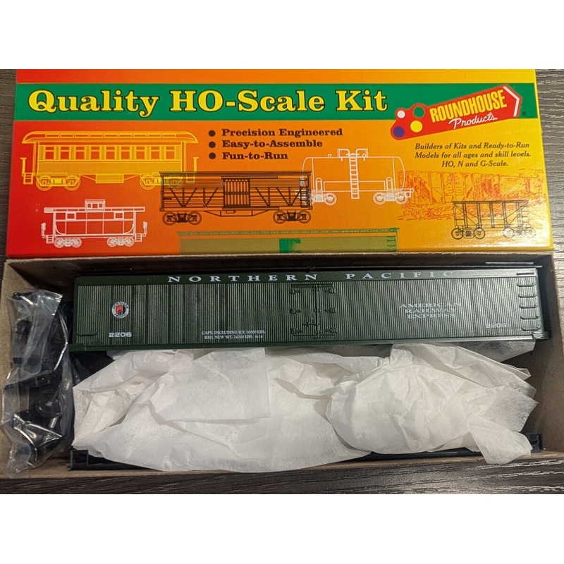 Roundhouse 3601 HO Scale Northern Pacific 50′ Express Reefer #2206 Kit