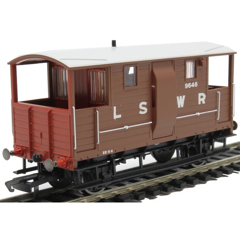 Hornby R6911 OO London and South Western 20T New Van Goods Brake Van #9646 LN/Box