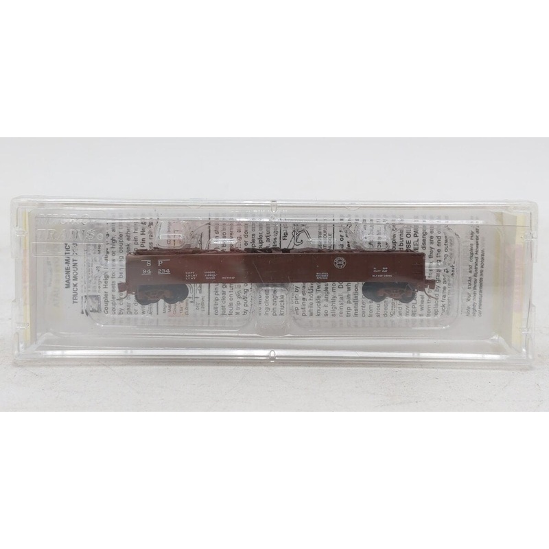 MicroTrains 52300030 Z Southern Pacific 50′ Straight Side Gondola w/Scrap Load LN/Box