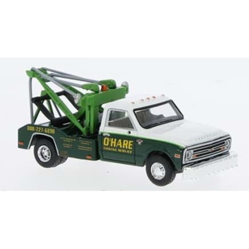 Brekina Automodelle 19666 HO O’Hare Chicago Towing 1981 GMC C30 Tow Truck