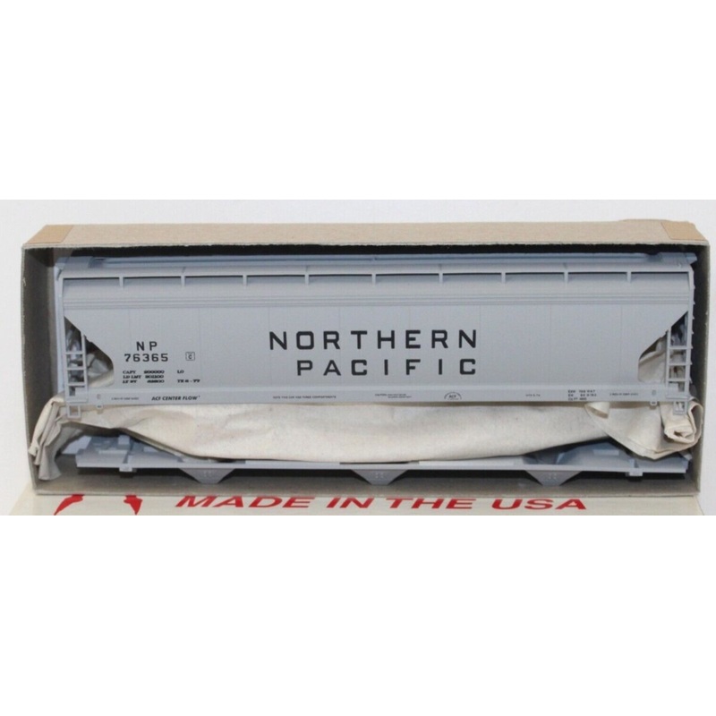 Accurail 2031.1 HO Northern Pacific ACF 3 Bay Covered Hopper #76365 Kit