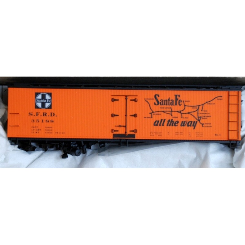 Accurail 4817 HO Scale Santa Fe all the way 40′ Wood Reefer Kit