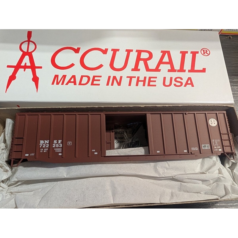 Accurail 5617 HO Burlington Northern Santa Fe 50′ Ext. Post Boxcar # 722253 Kit