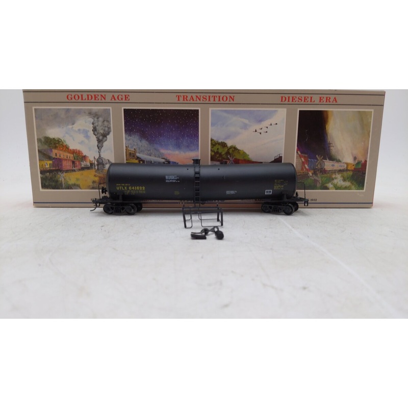 Walthers 932-5201 HO UTLX 54′ Tank Car Kit #641622 VG/Box
