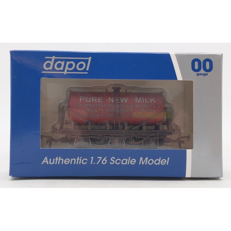 Dapol 4F-031-038 OO Gauge Weathered Coop London Milk Tanker Cars LN/Box