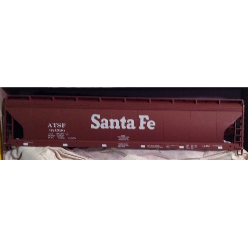 Accurail 2002.1 HO Scale Santa Fe ACF 3-Bay Centerflow Kit