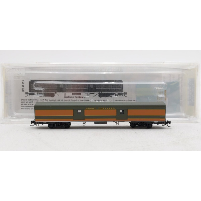Micro-Trains 55300030 Z Great Northern 70′ Lightweight Smoothside Baggage Car EX/Box
