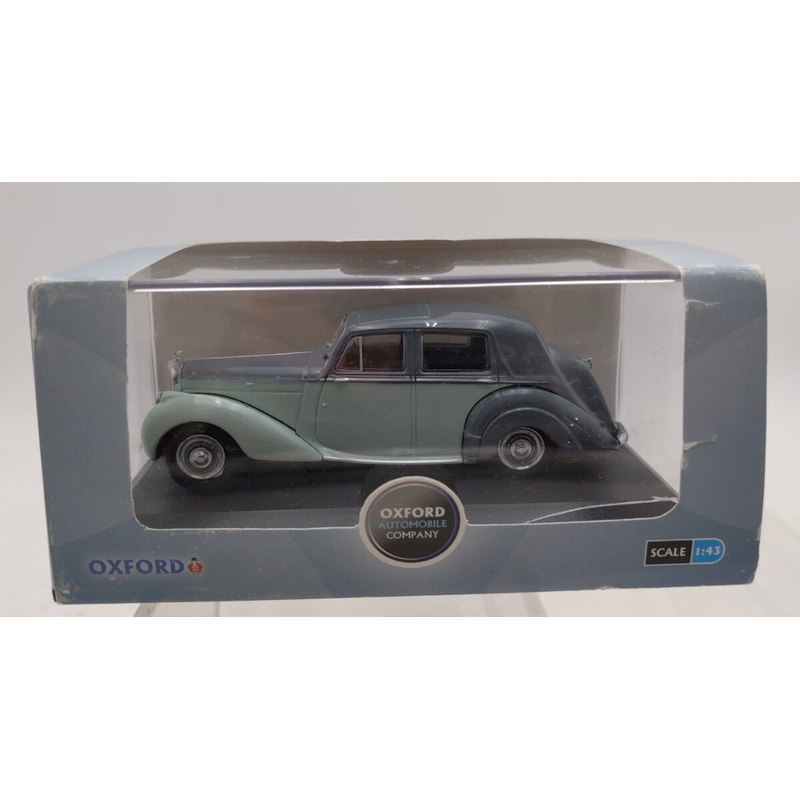 Oxford Diecast BN6005 1:43 Two Tone Gray Bergerac 1946-52 Bentley MkVI