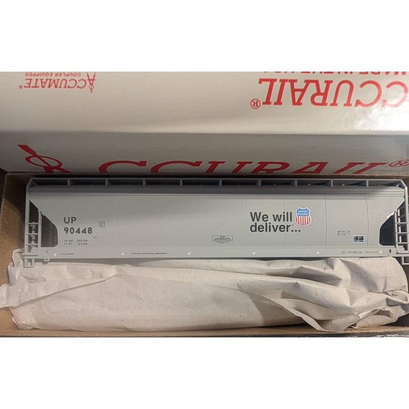 Accurail 42005 HO Union Pacific ACF 3-Bay Covered Hopper #90448 Kit