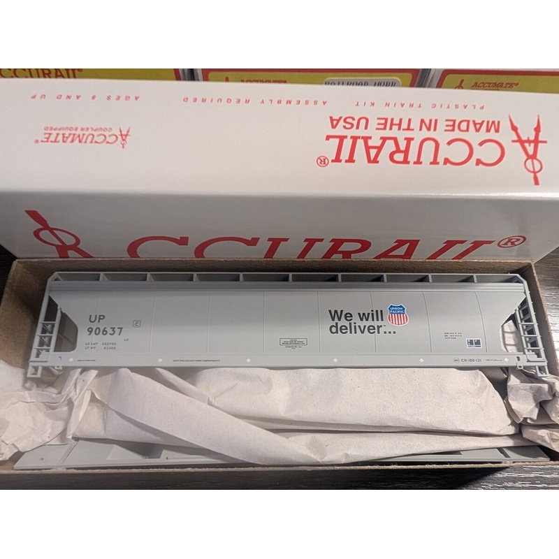 Accurail 42005 HO Union Pacific ACF 3-Bay Covered Hopper #90637 Kit