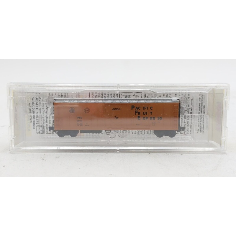 Micro-Trains 54900011 Z PFE 51′ Rib-Side Mechanical Reefer #301216 LN/Box