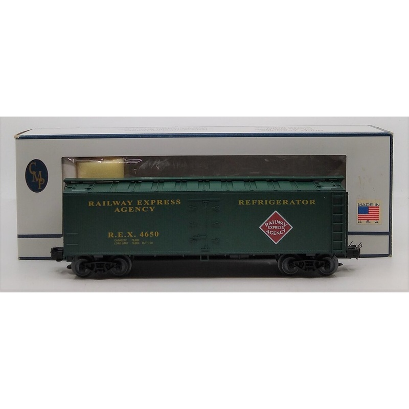 Crown Model Products R-3003 O Railway Express Boxcar w Gold Lettering #4650 EX/Box