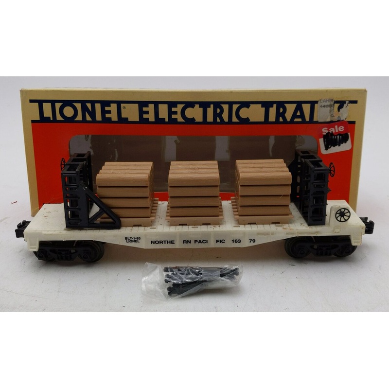 Lionel 6-16379 O Gauge Northern Pacific Flatcar w/ Wood Load EX/Box